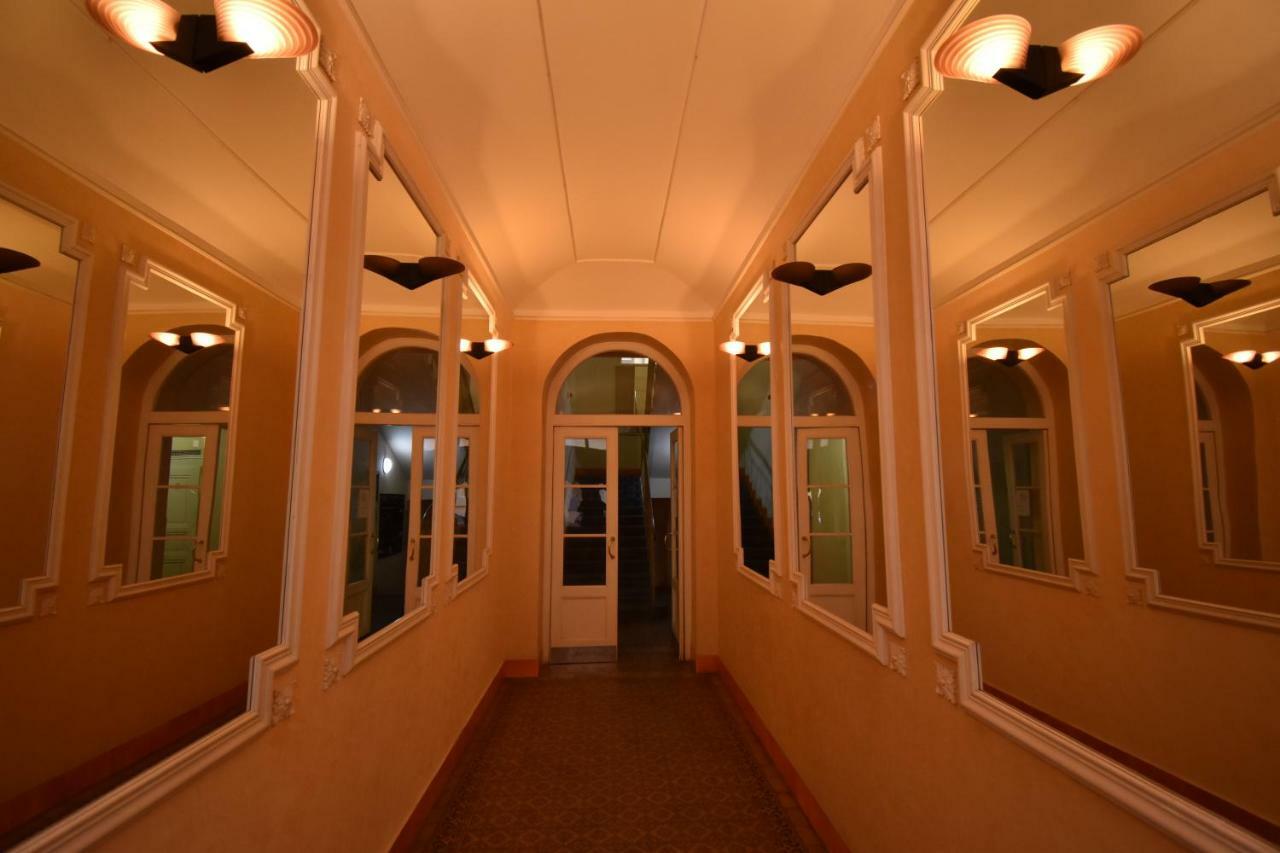 Cozy Flat By The Astronomical Clock Appartement Praag Buitenkant foto