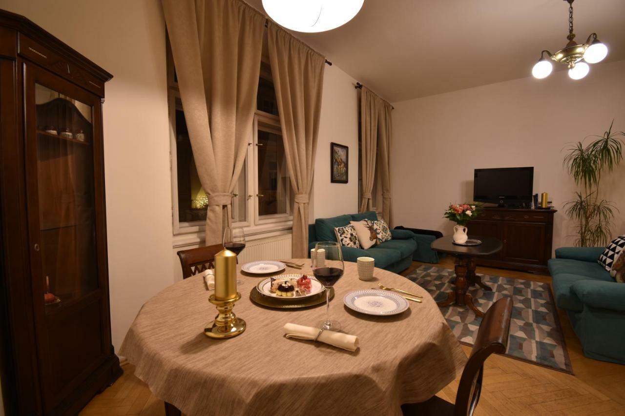 Cozy Flat By The Astronomical Clock Appartement Praag Buitenkant foto