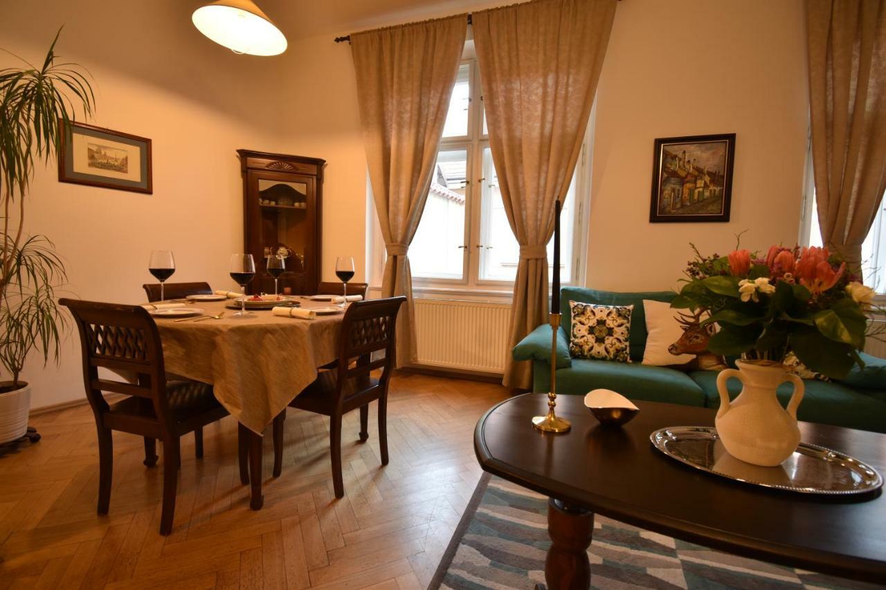 Cozy Flat By The Astronomical Clock Appartement Praag Buitenkant foto