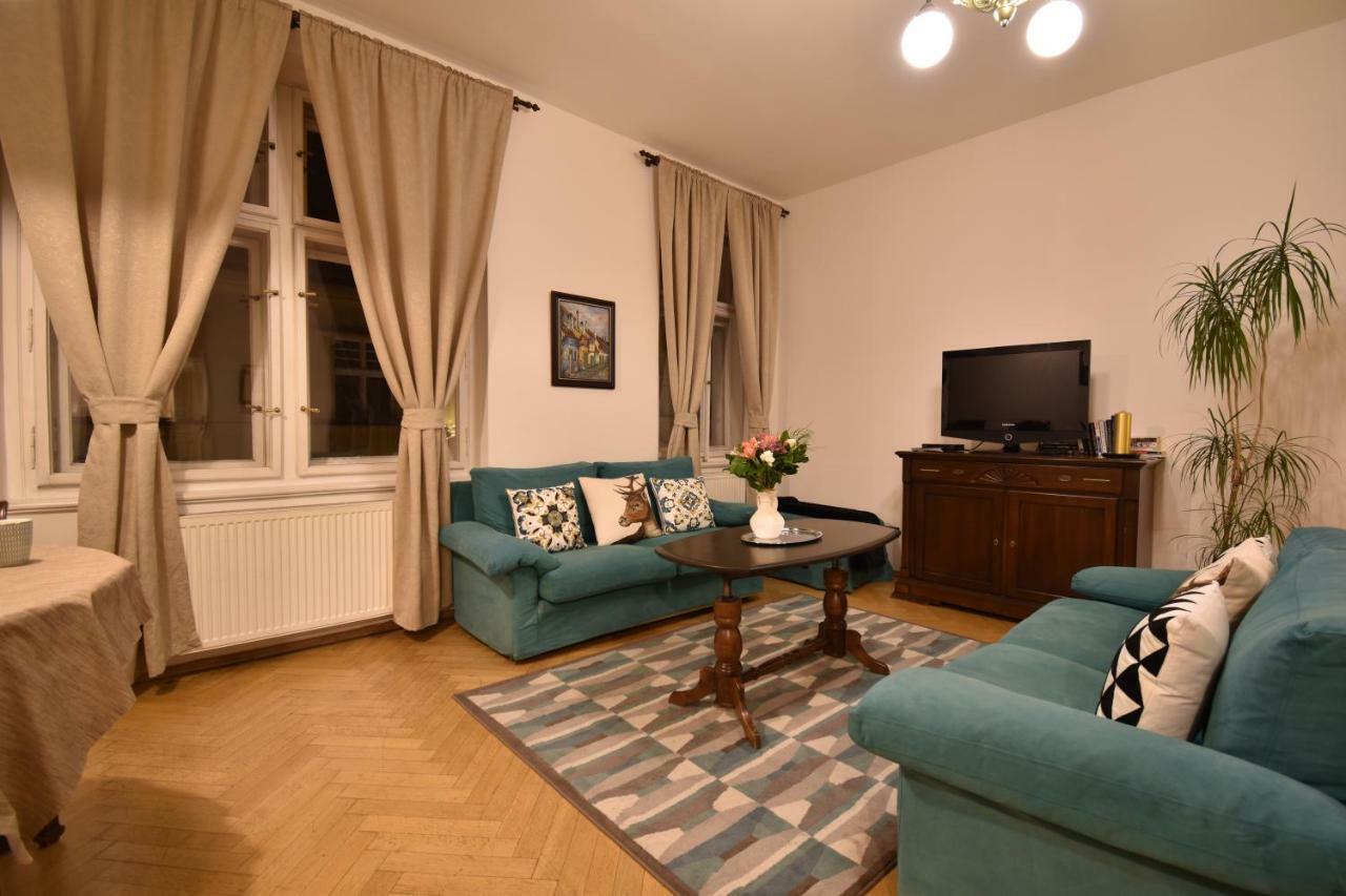 Cozy Flat By The Astronomical Clock Appartement Praag Buitenkant foto