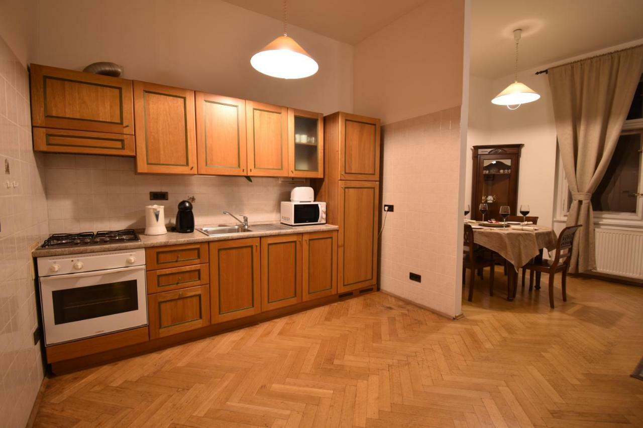 Cozy Flat By The Astronomical Clock Appartement Praag Buitenkant foto