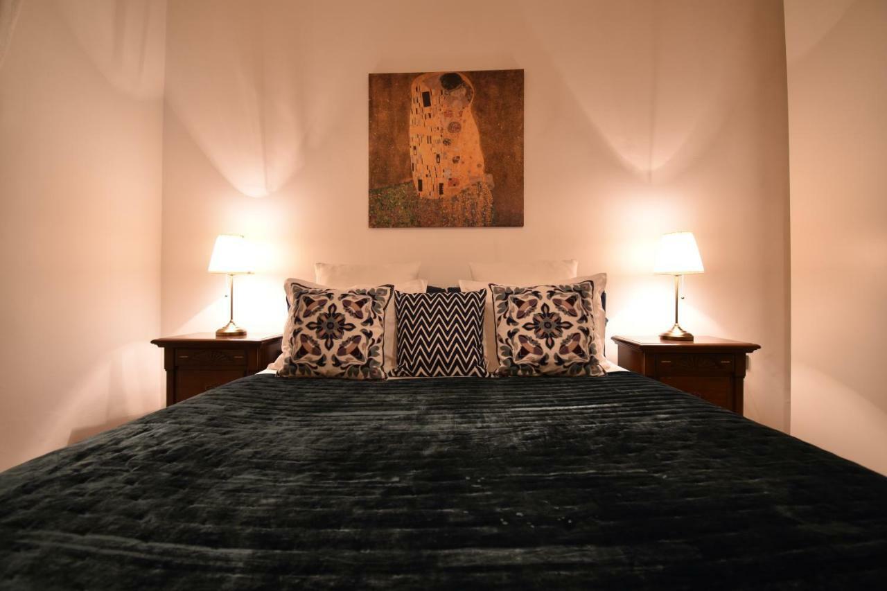 Cozy Flat By The Astronomical Clock Appartement Praag Buitenkant foto