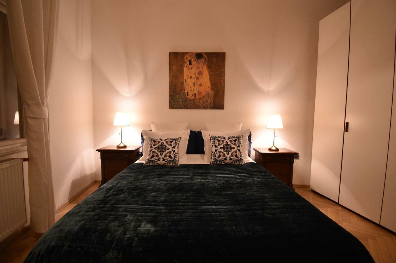Cozy Flat By The Astronomical Clock Appartement Praag Buitenkant foto