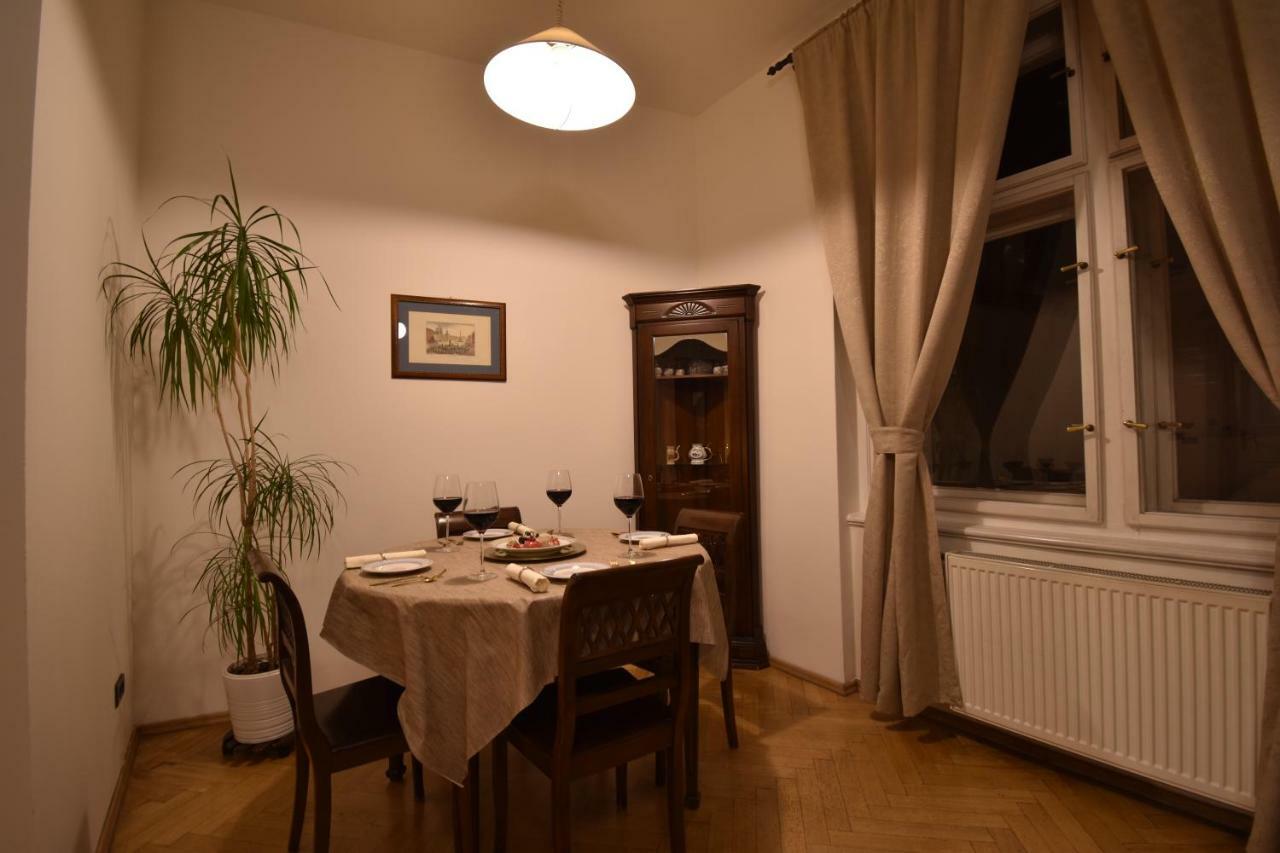 Cozy Flat By The Astronomical Clock Appartement Praag Buitenkant foto