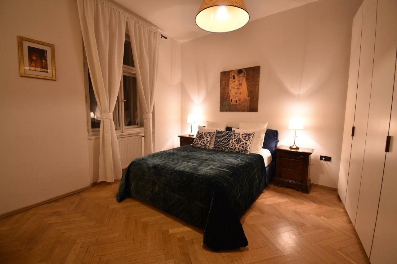 Cozy Flat By The Astronomical Clock Appartement Praag Buitenkant foto