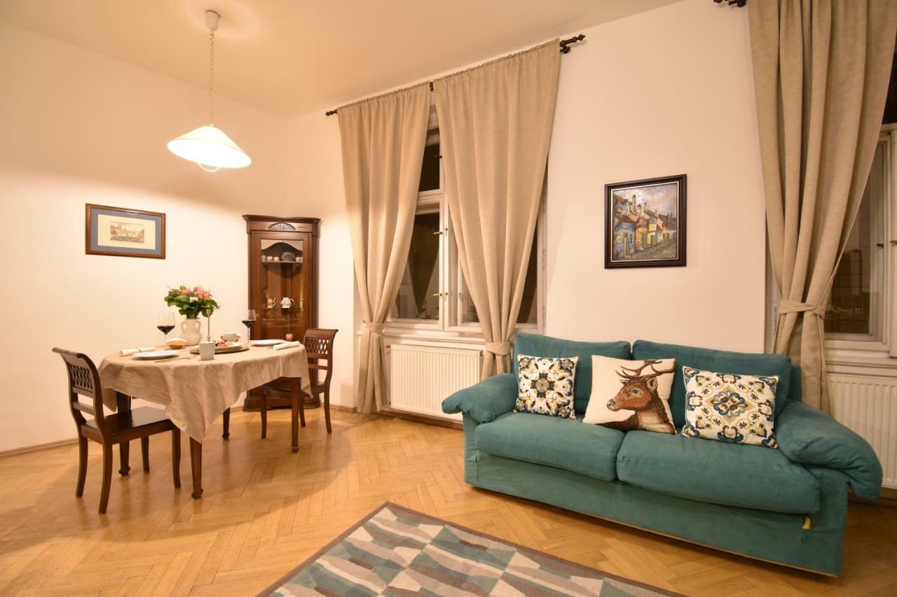 Cozy Flat By The Astronomical Clock Appartement Praag Buitenkant foto