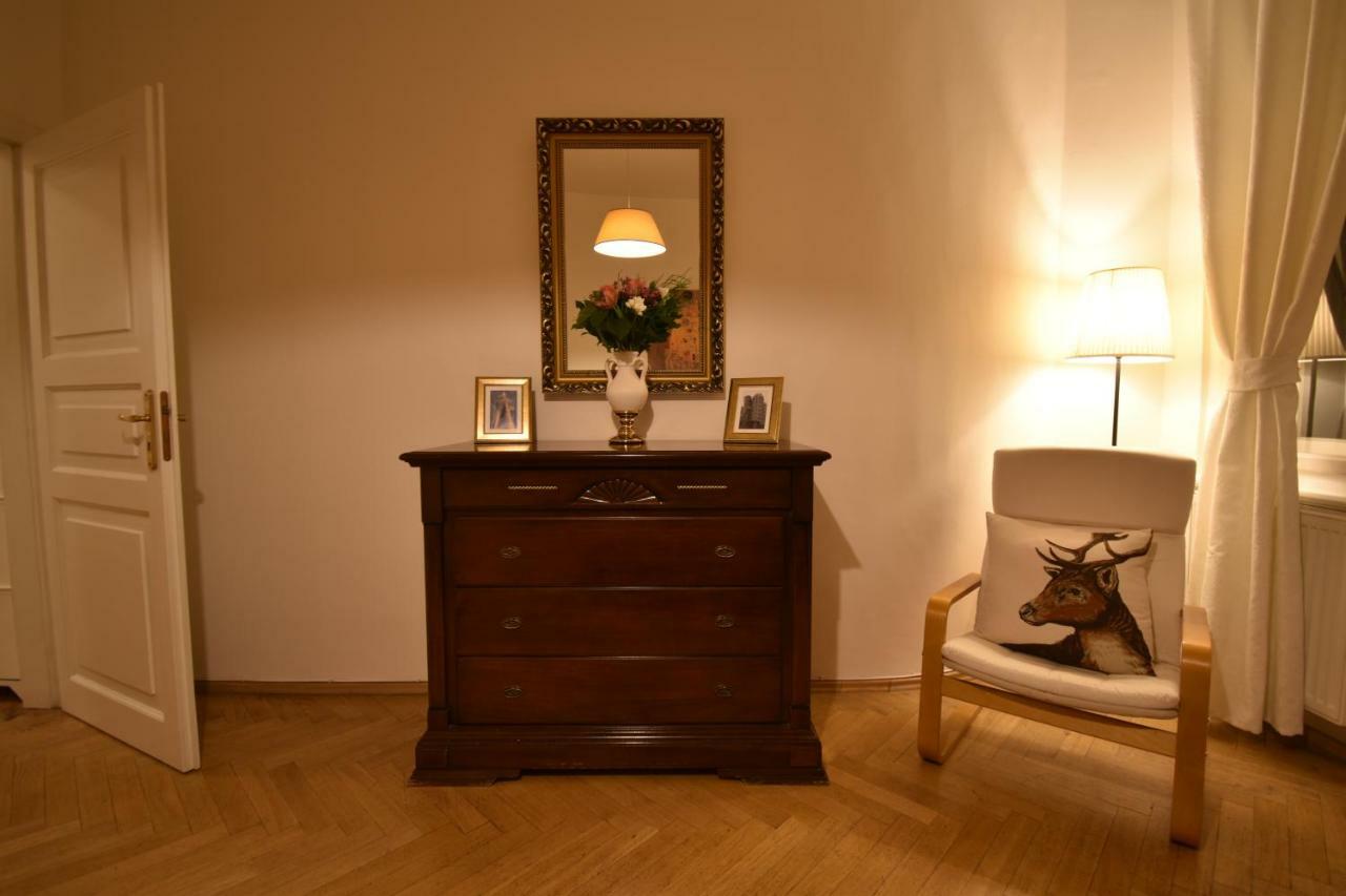 Cozy Flat By The Astronomical Clock Appartement Praag Buitenkant foto