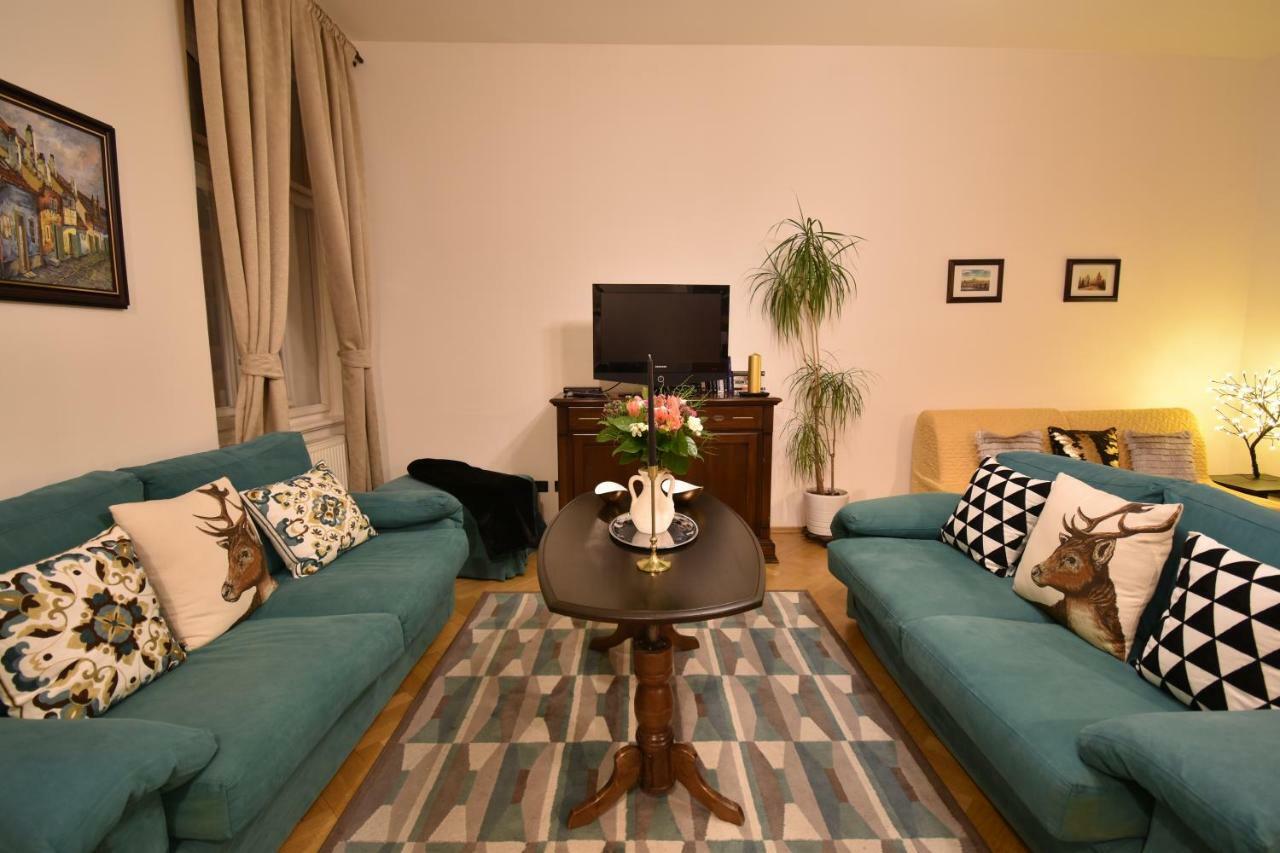 Cozy Flat By The Astronomical Clock Appartement Praag Buitenkant foto