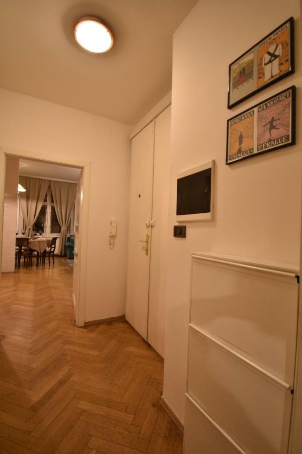 Cozy Flat By The Astronomical Clock Appartement Praag Buitenkant foto